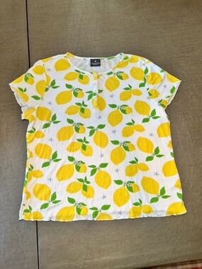 Woman’s Short Sleeve Lemon Print Tee - White & Yellow